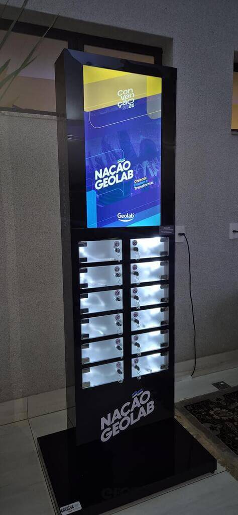 Totem de carregamento para celulares